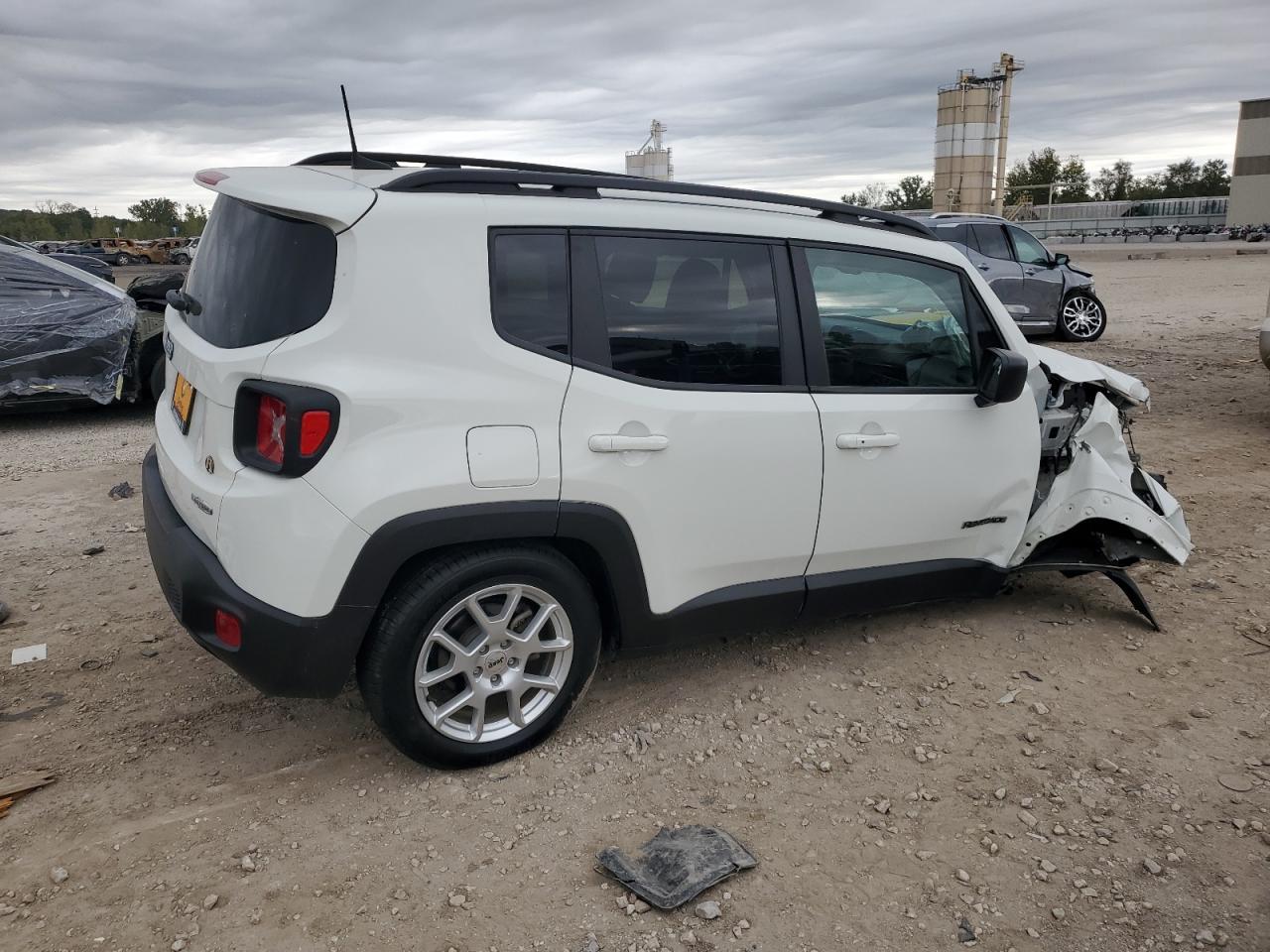 2022 Jeep Renegade Latitude - Фото 3