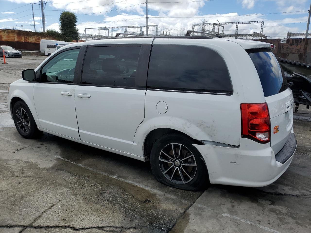 2018 Dodge Grand Caravan Gt - Image 2