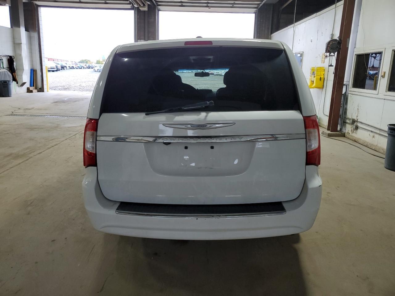 2015 Chrysler Town & Country Touring - Фото 6