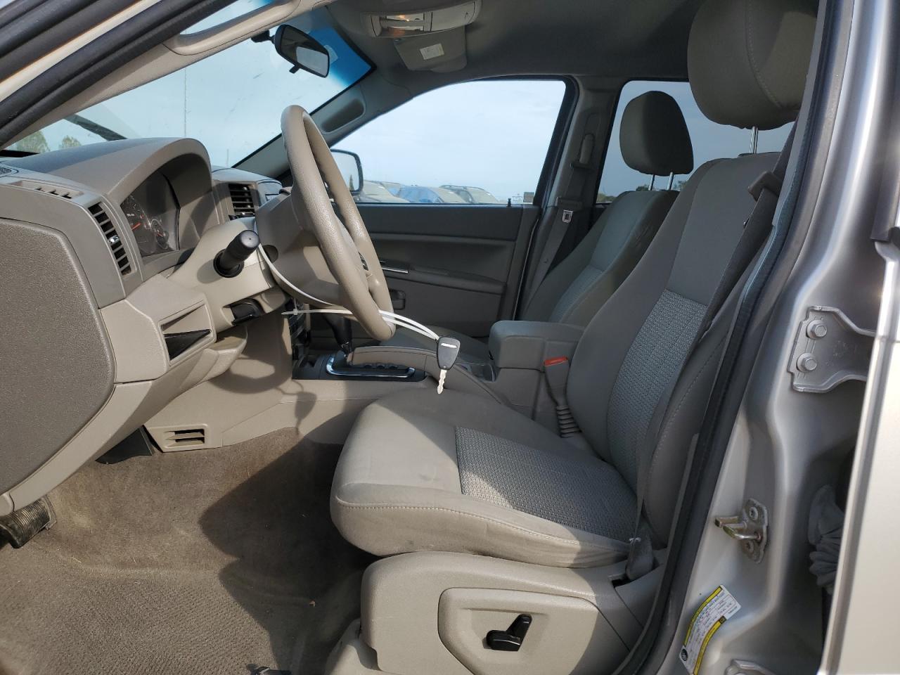 2007 Jeep Grand Cherokee Laredo - Image 7