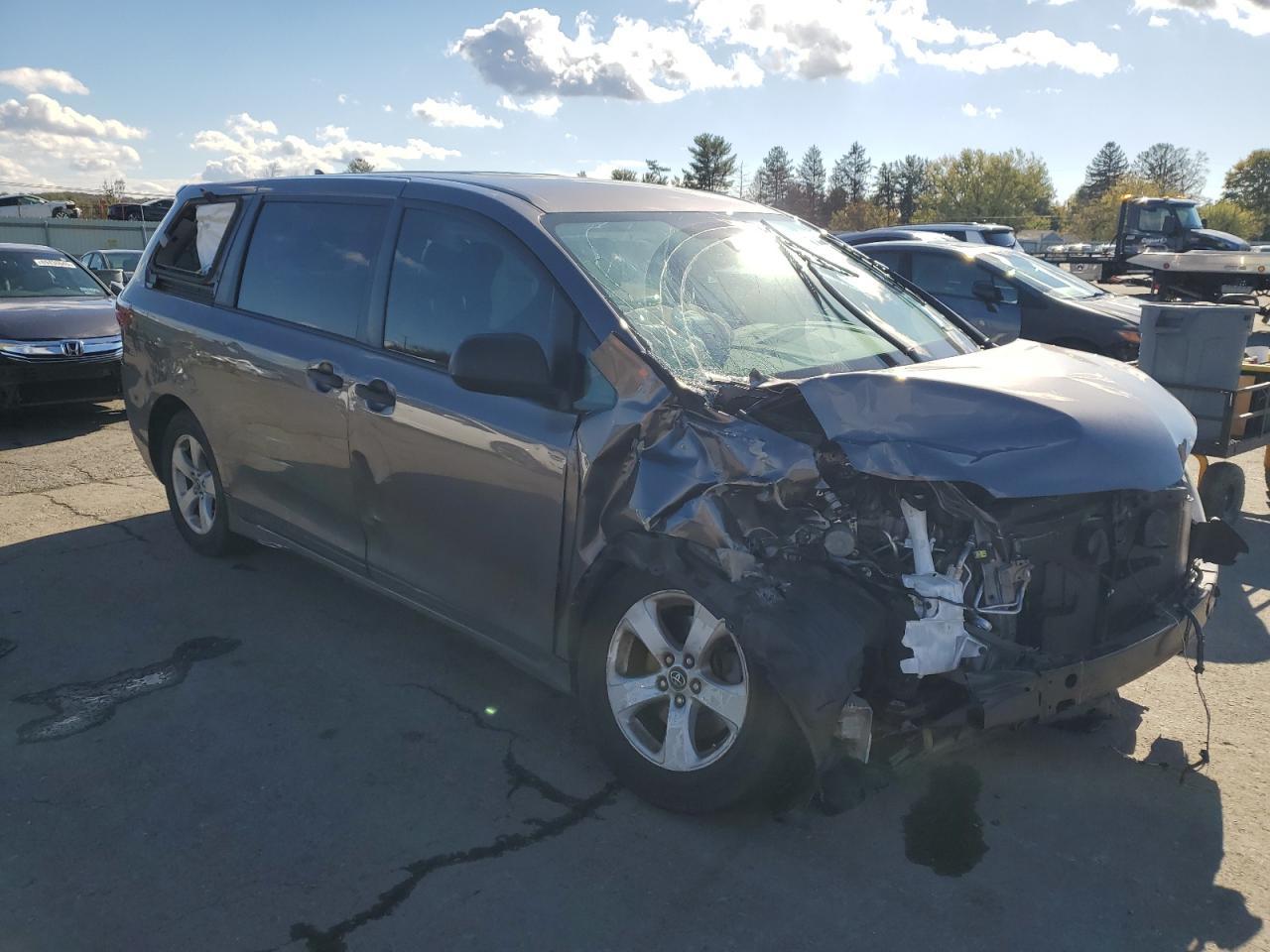 2019 Toyota Sienna - Image 4