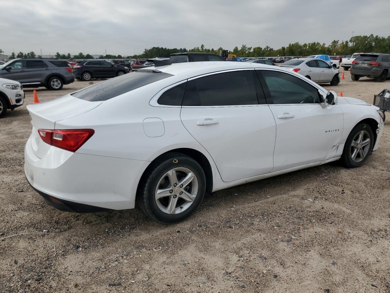 2022 Chevrolet Malibu Ls - Фото 3