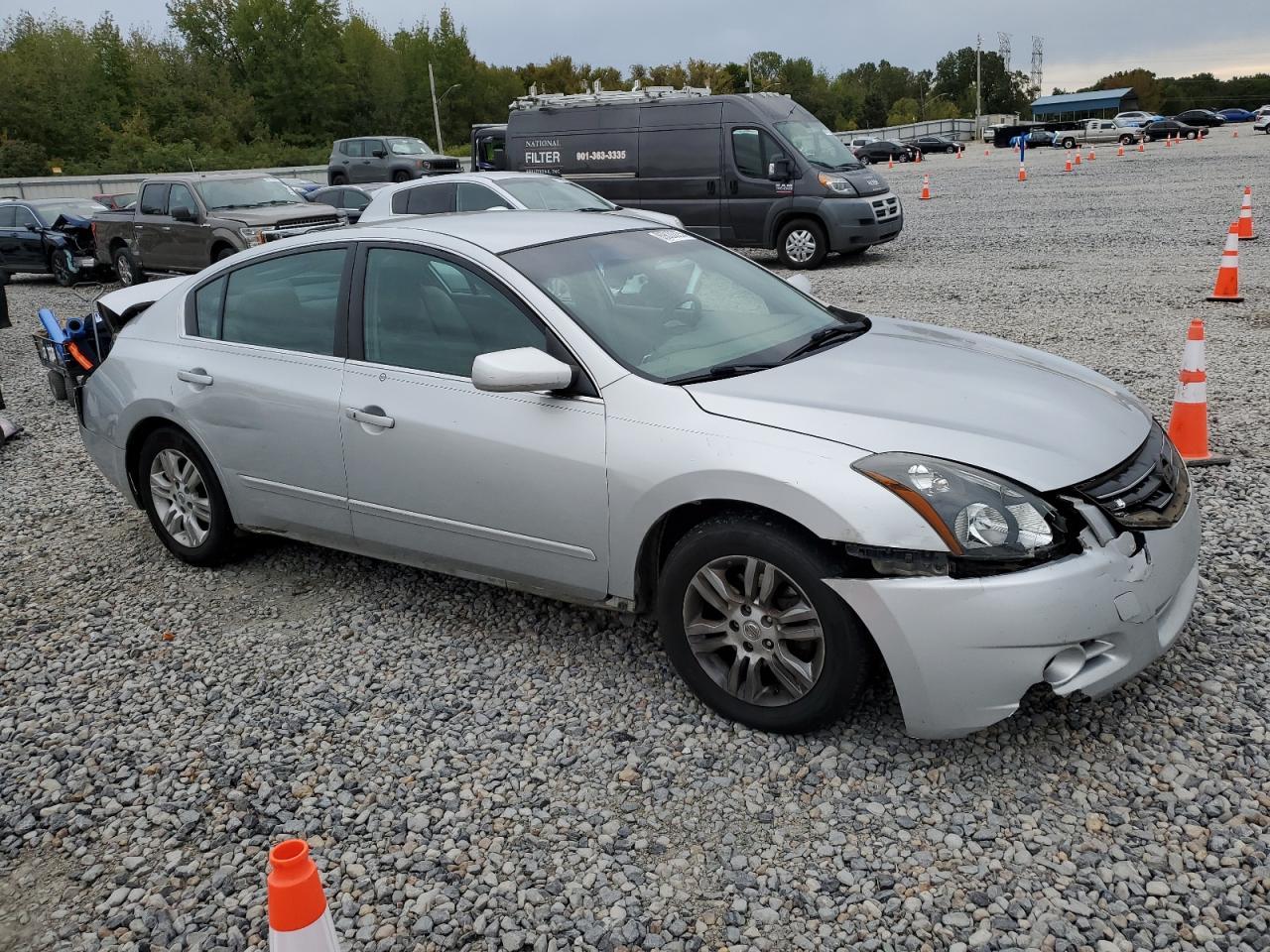2010 Niss Altima Base - Image 4