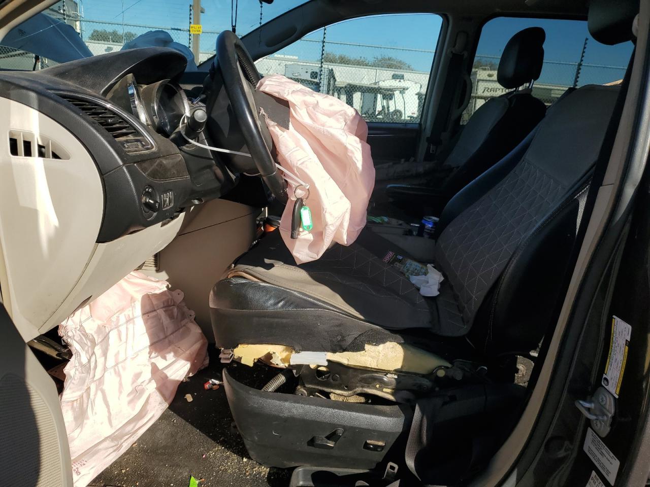 2015 Chrysler Town & Country Touring - Фото 7