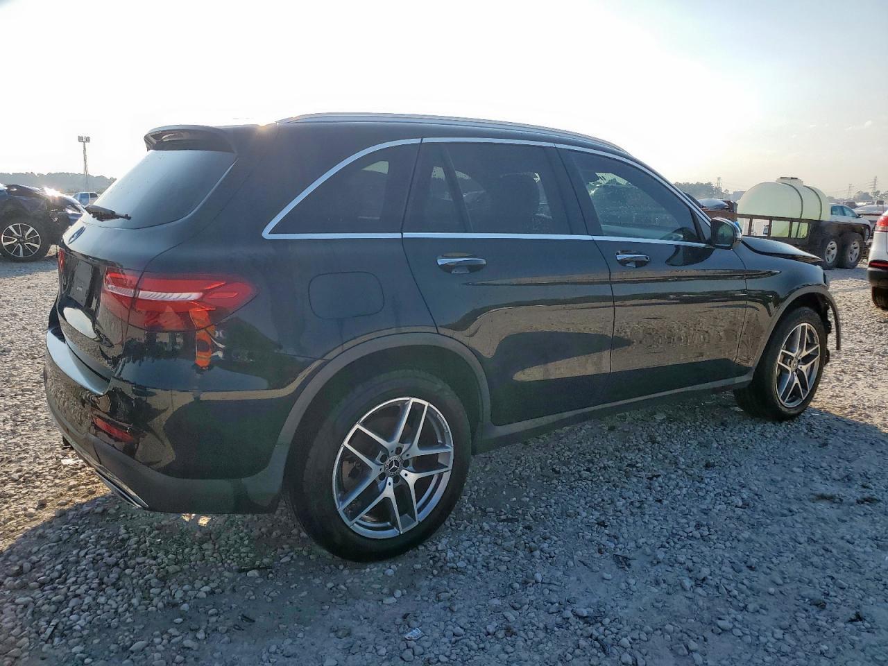 2017 Mercedes-Benz Glc 300 - Фото 3