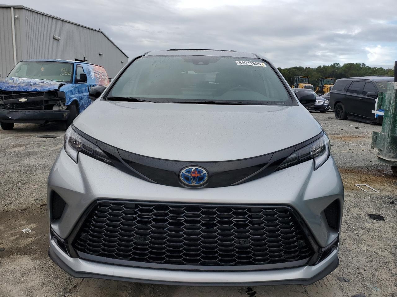 2025 Toyota Sienna Xse - Image 5