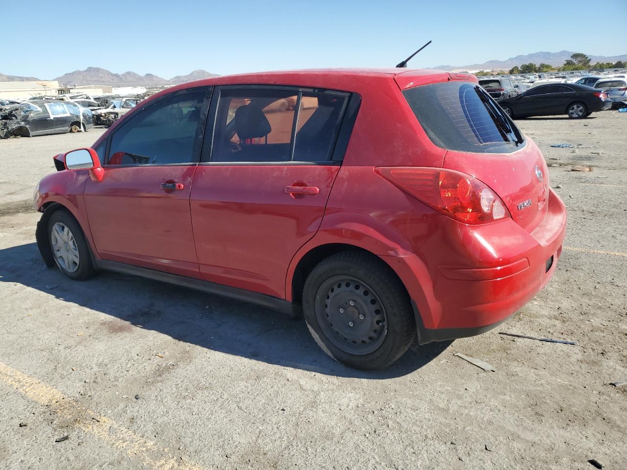 2012 Nissan Versa S - Фото 2