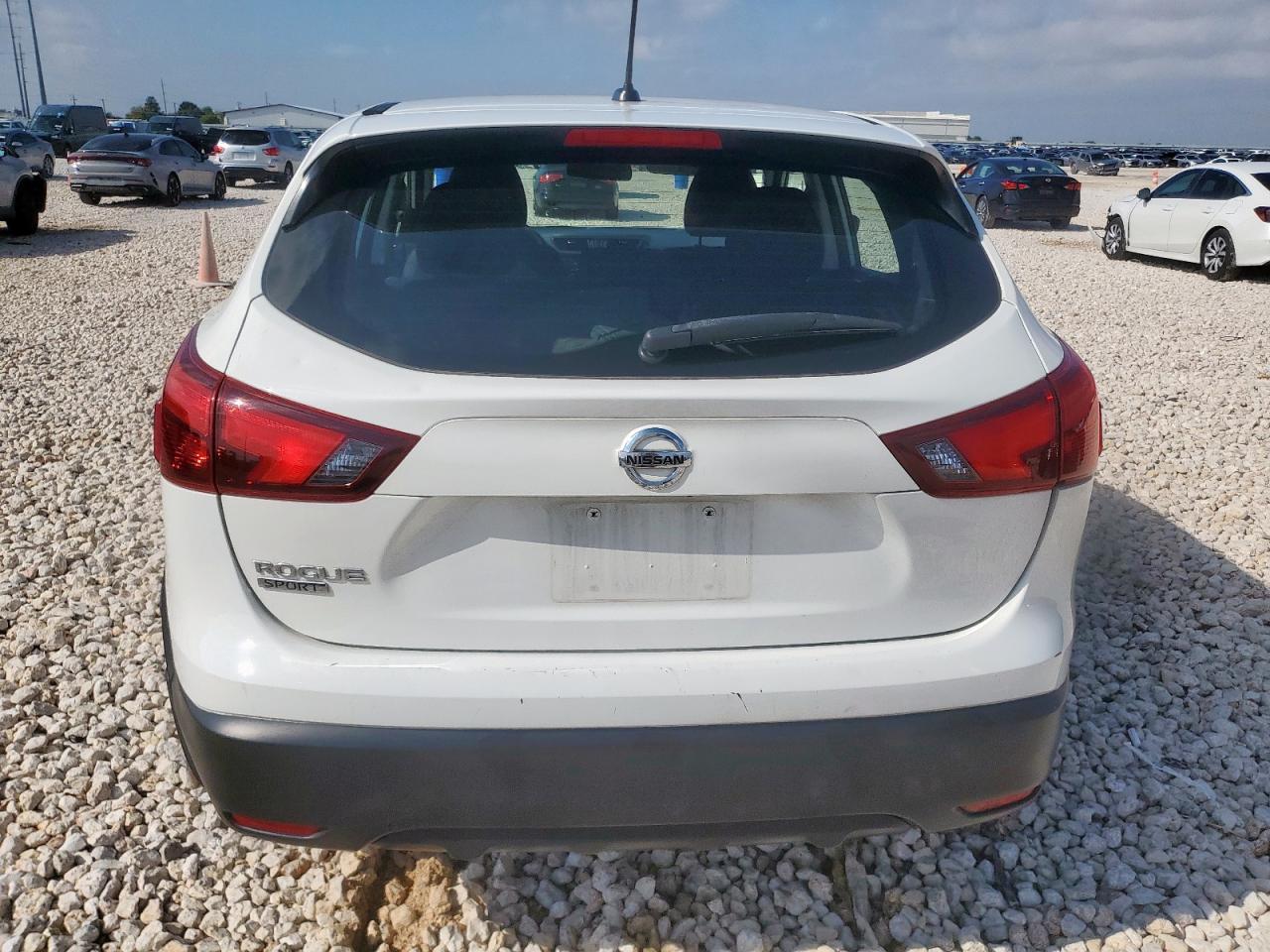 2017 Nissan Rogue Sport S - Image 6