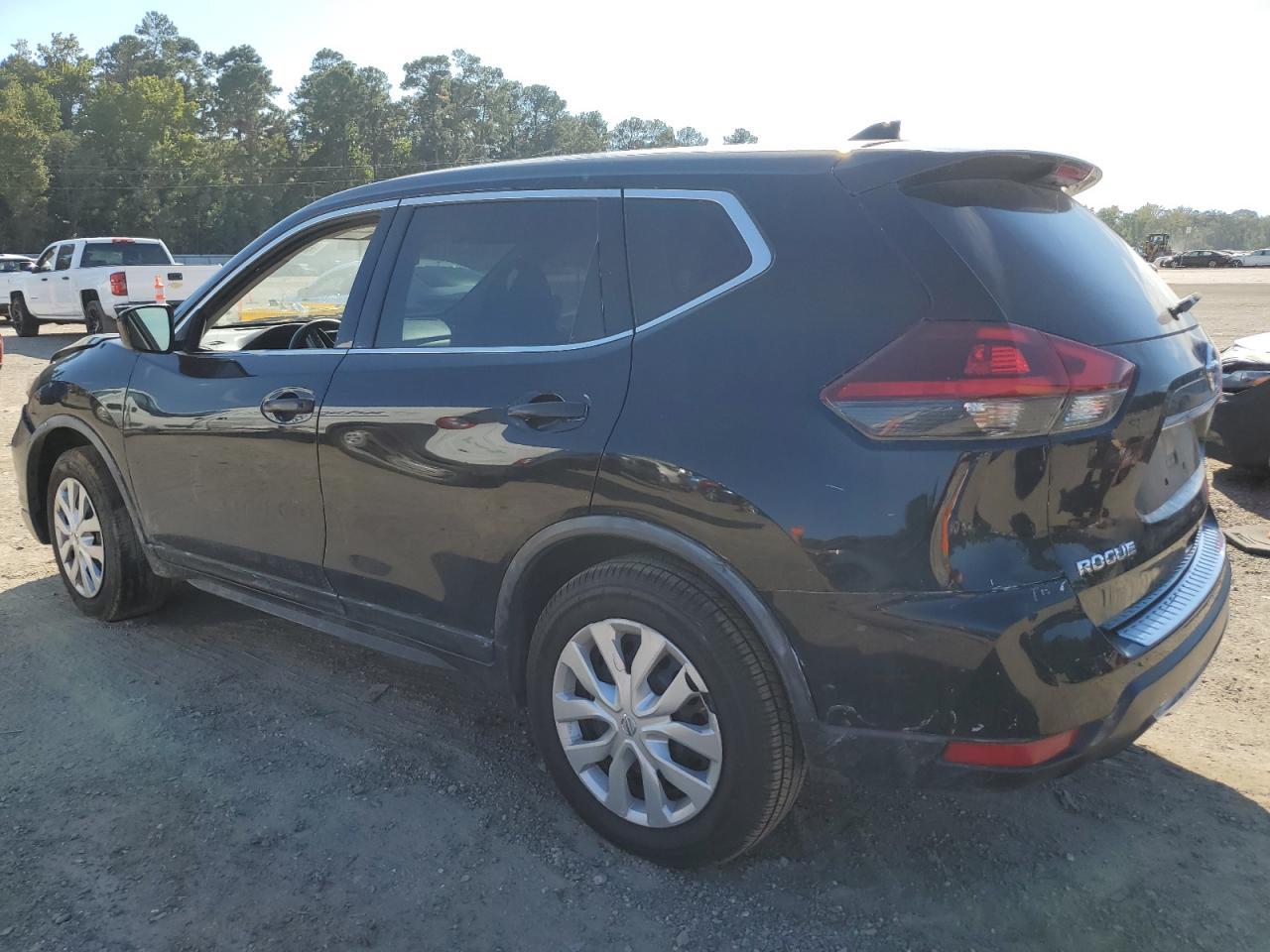 2020 Nissan Rogue S - Фото 2