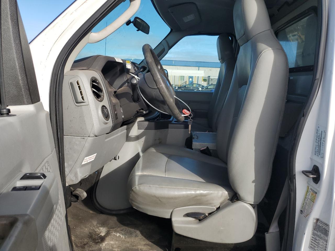 2010 Ford Econoline E350 Super Duty Van - Фото 7