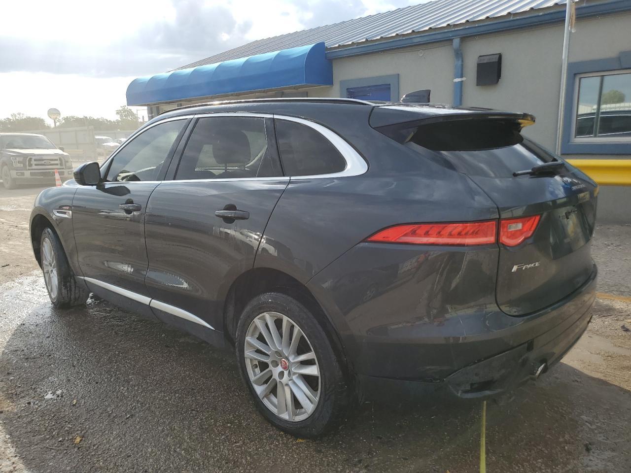 2017 Jaguar F-Pace Prestige - Image 2