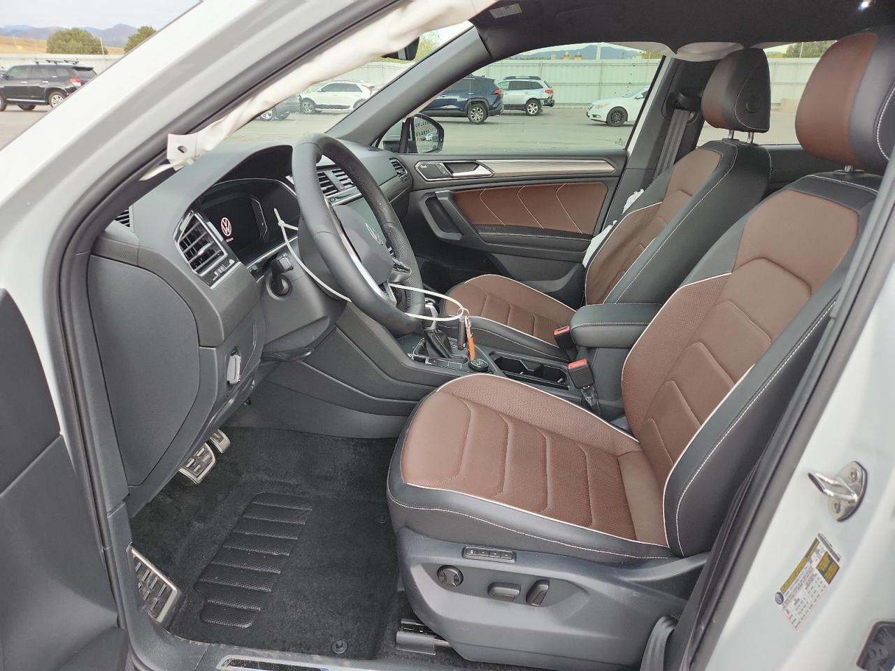 2024 Volkswagen Tiguan Sel R-Line Black - Image 7