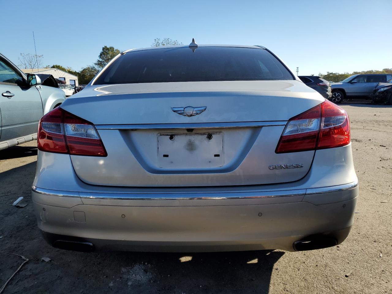 2013 Hyundai Genesis 3.8L - Фото 6