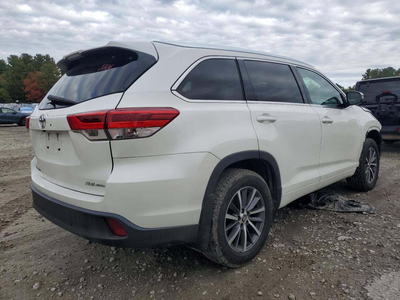 2017 Toyota Highlander Xle - Image 3