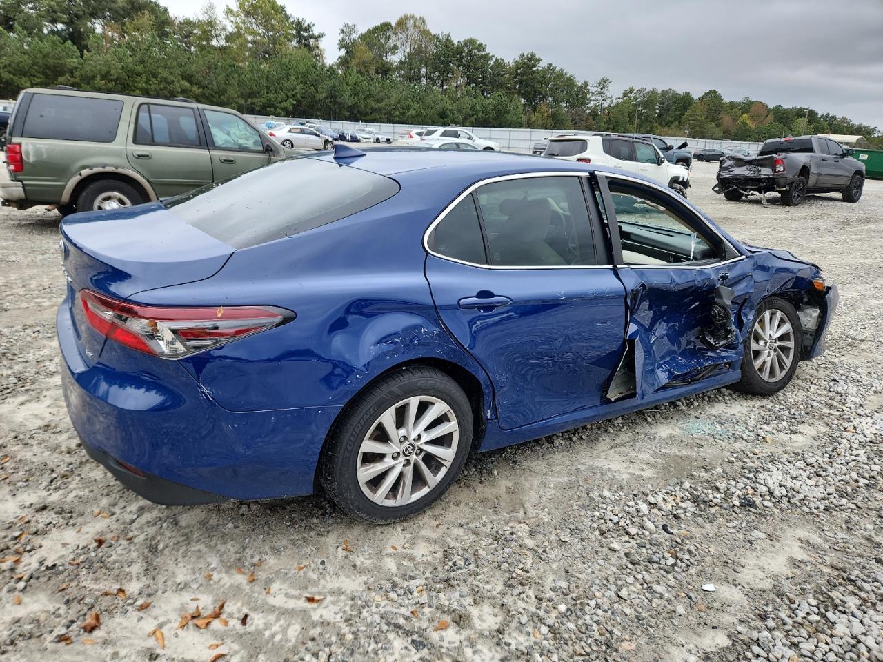 2023 Toyota Camry Le - Фото 3