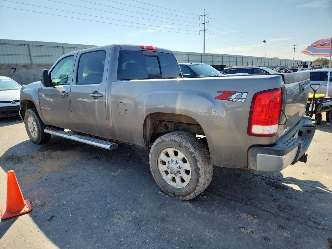 2012 GMC Sierra K2500 Slt - Image 2
