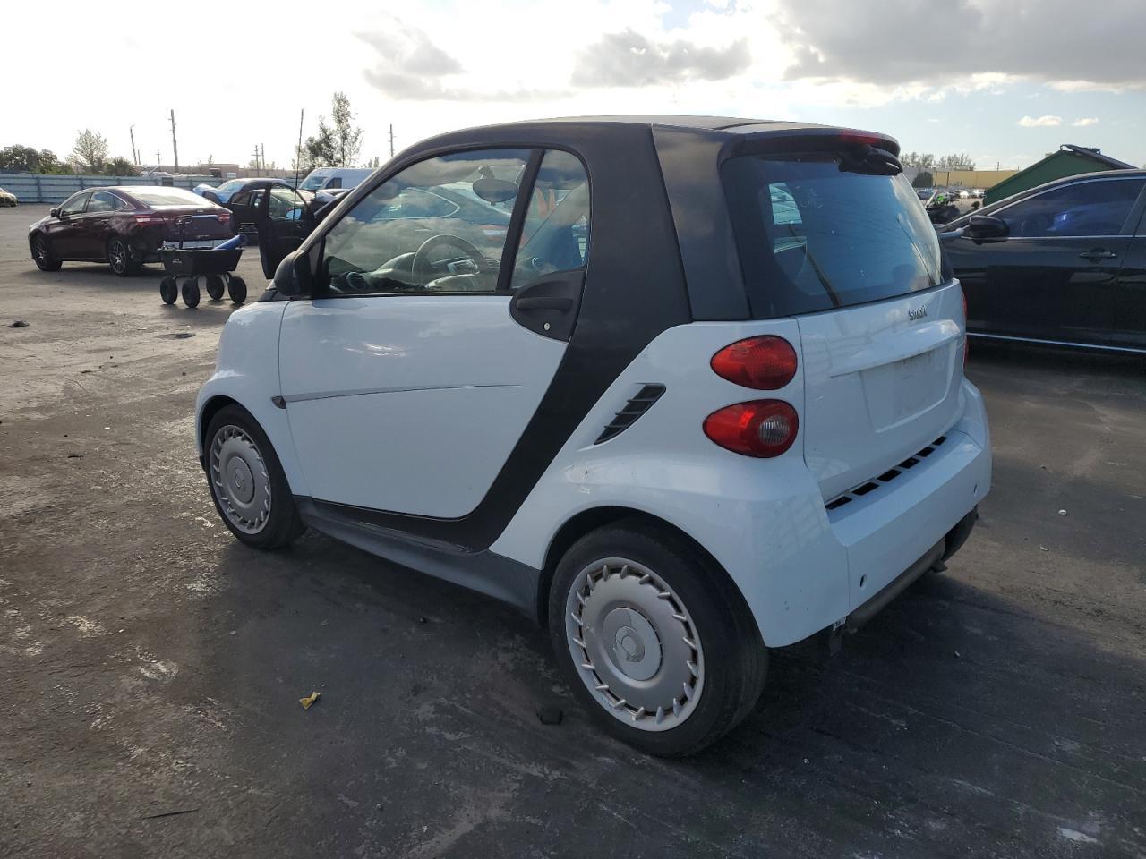 2013 Smart Fortwo Pure - Image 2