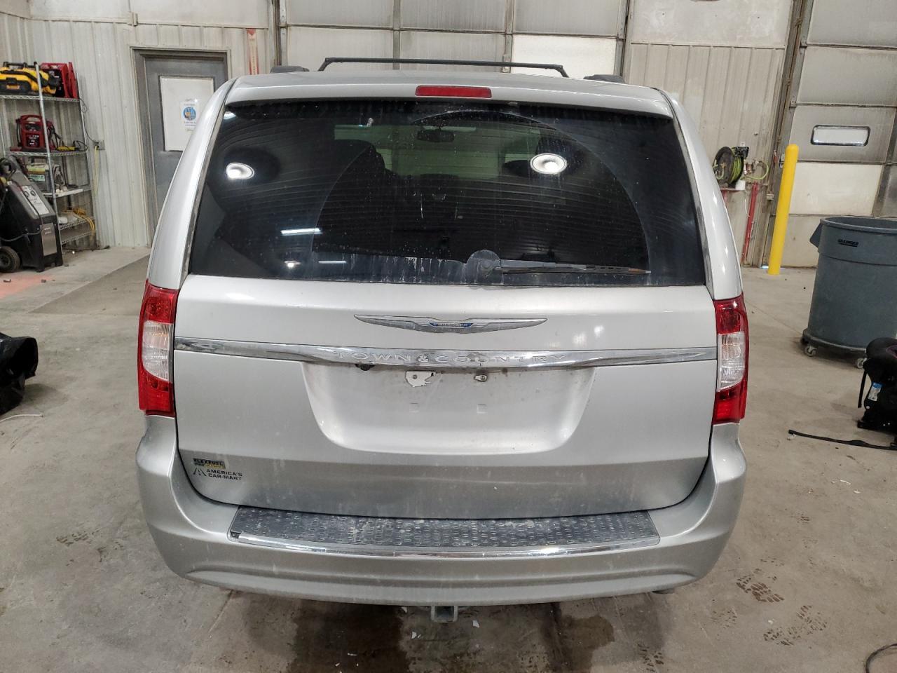 2012 Chrysler Town & Country Touring - Image 6