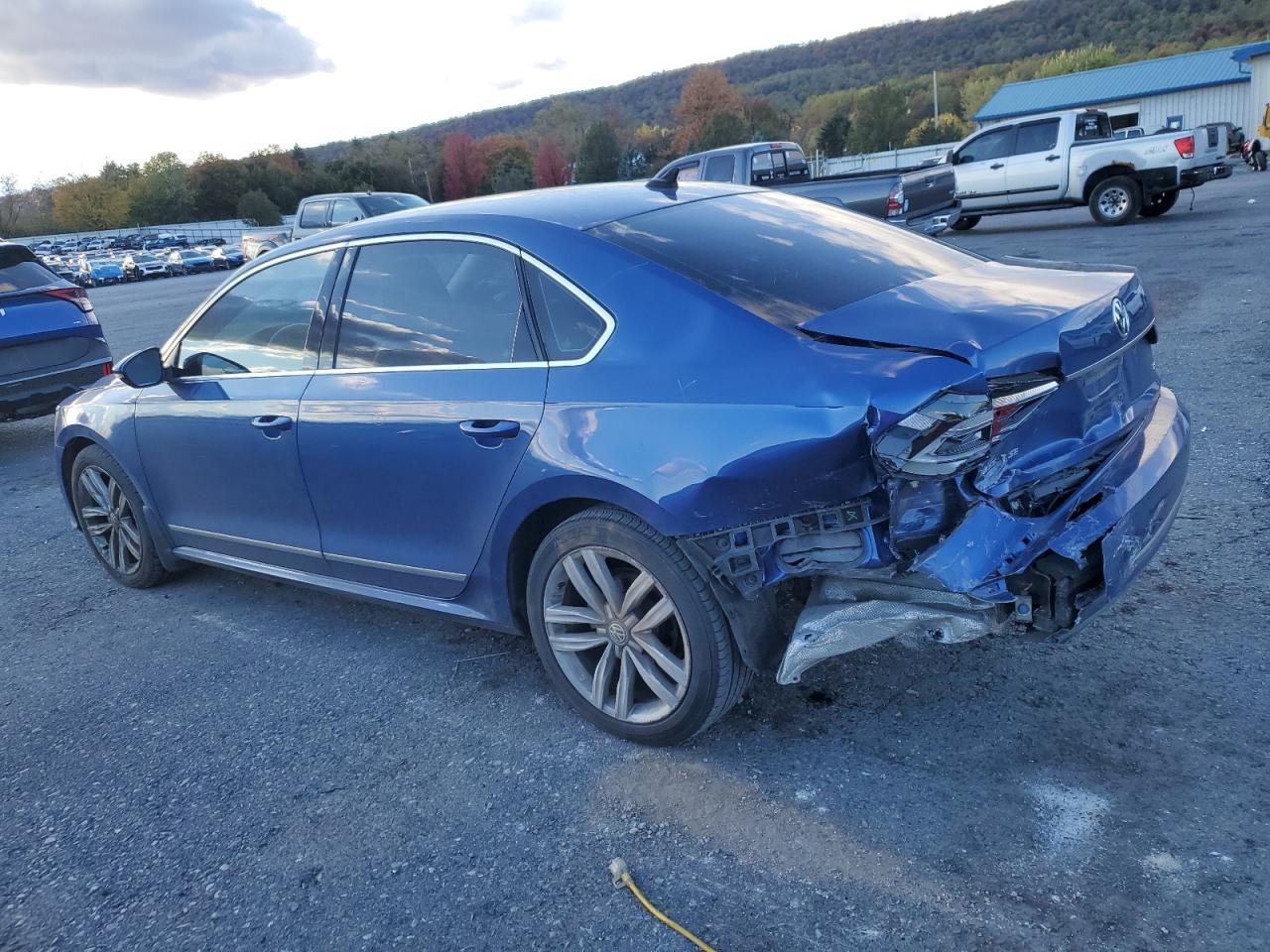 2017 Volkswagen Passat Se - Фото 2