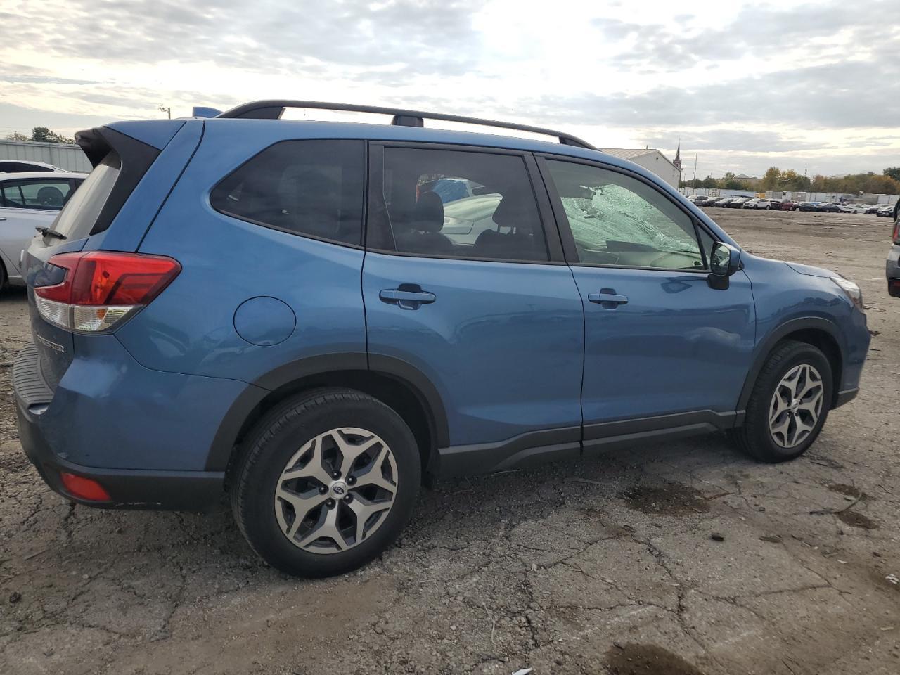 2020 Subaru Forester Premium - Фото 3