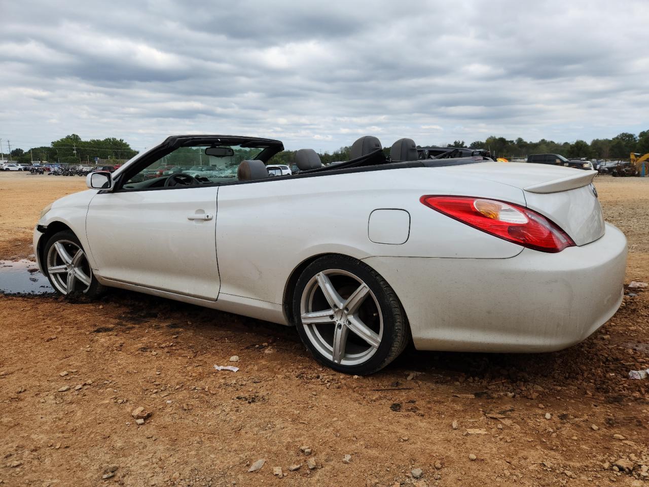 2004 Toyota Camry Solara Se - Image 2