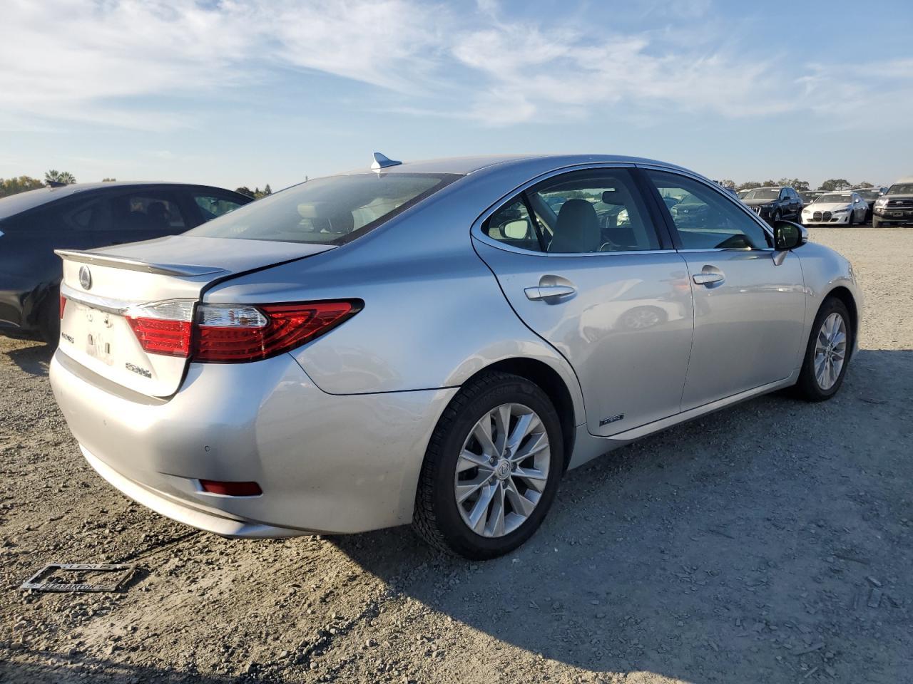 2014 Lexus Es 300H - Image 3