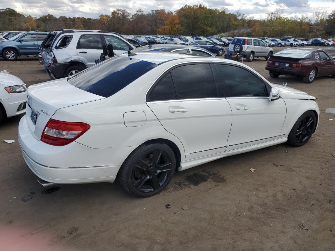 2010 Mercedes-Benz C 300 4Matic - Фото 3