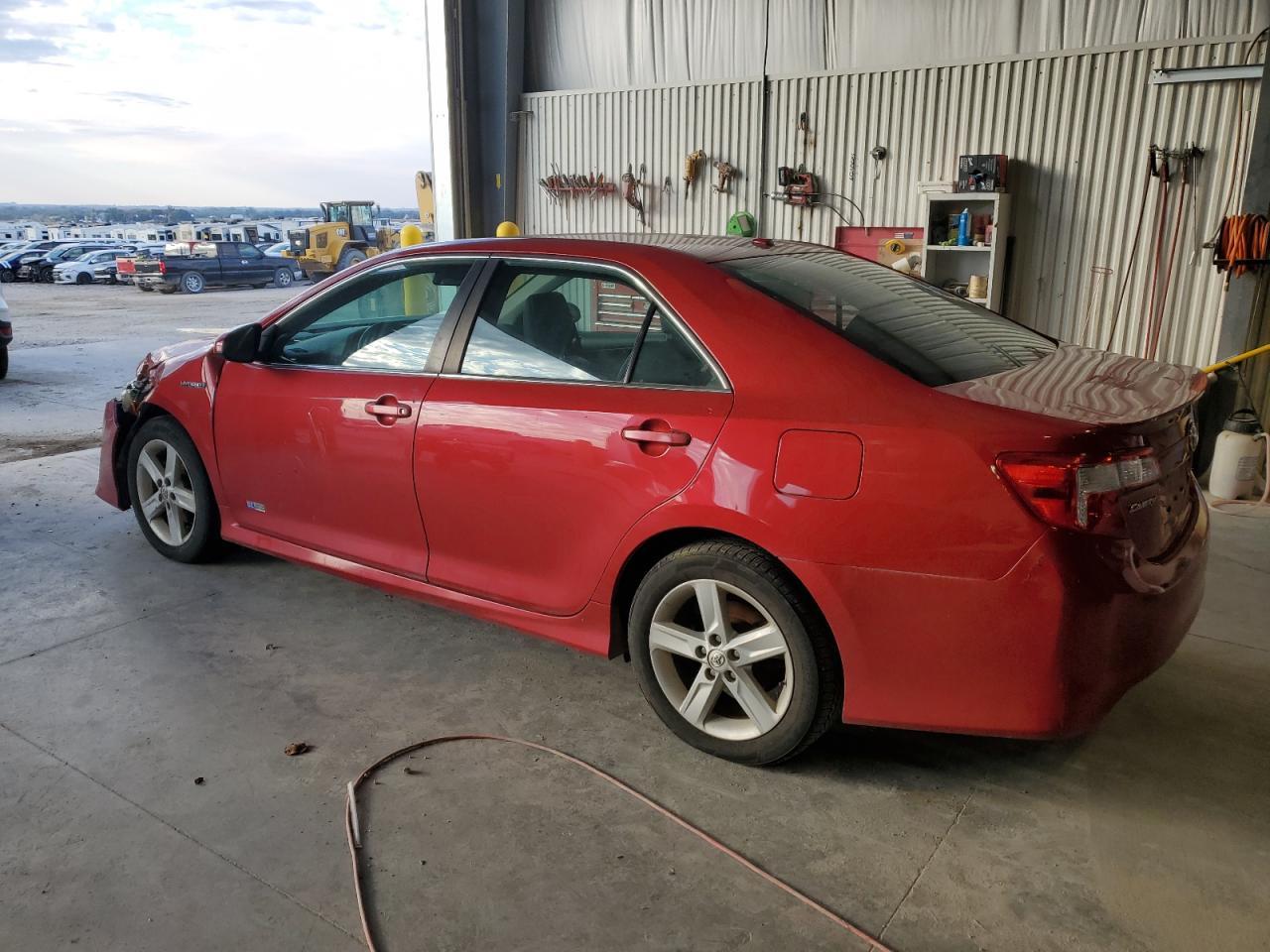 2014 Toyota Camry - Фото 2