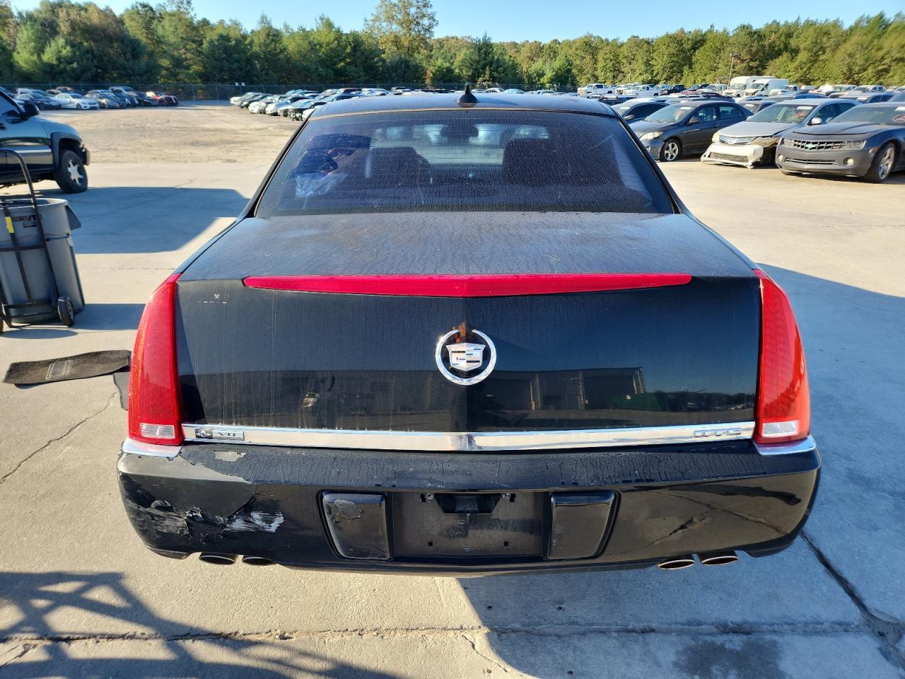 2010 Cadillac Dts - Image 6