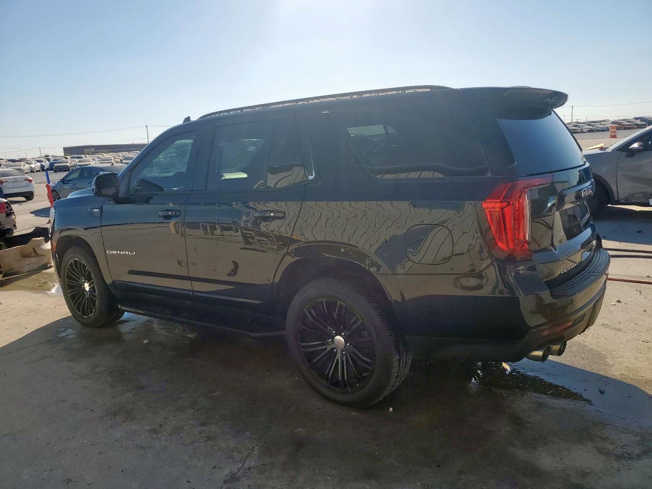 2021 GMC Yukon Denali - Фото 2