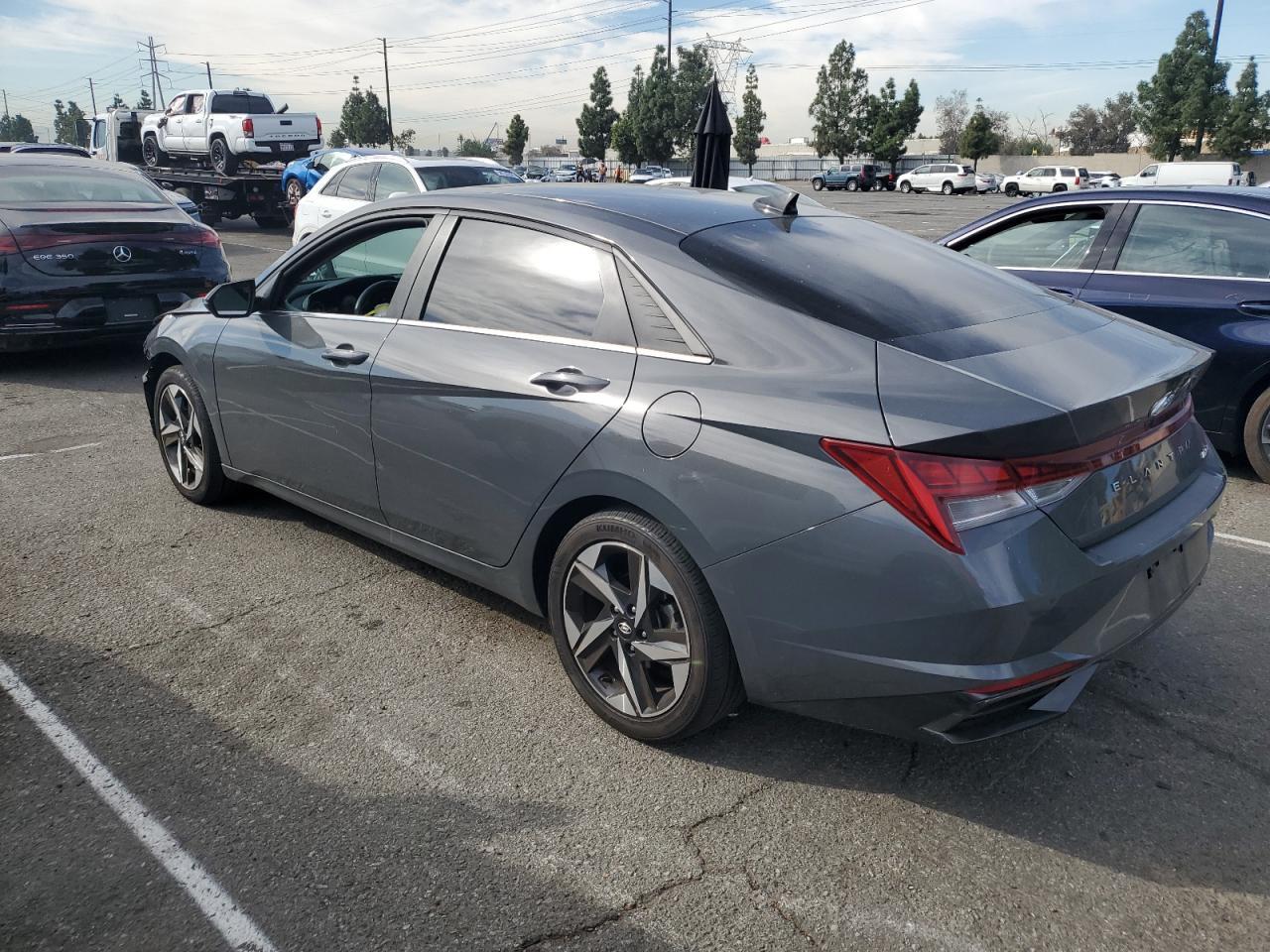 2023 Hyundai Elantra Limited - Фото 2