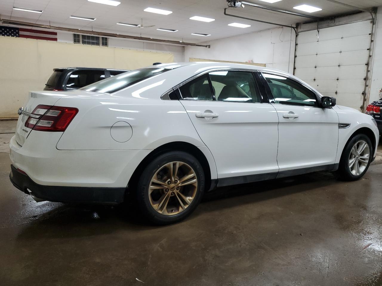 2018 Ford Taurus Se - Фото 3