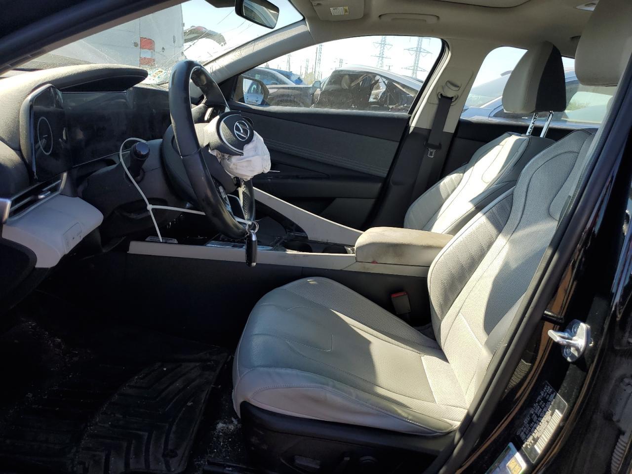 2023 Hyundai Elantra Limited - Image 7