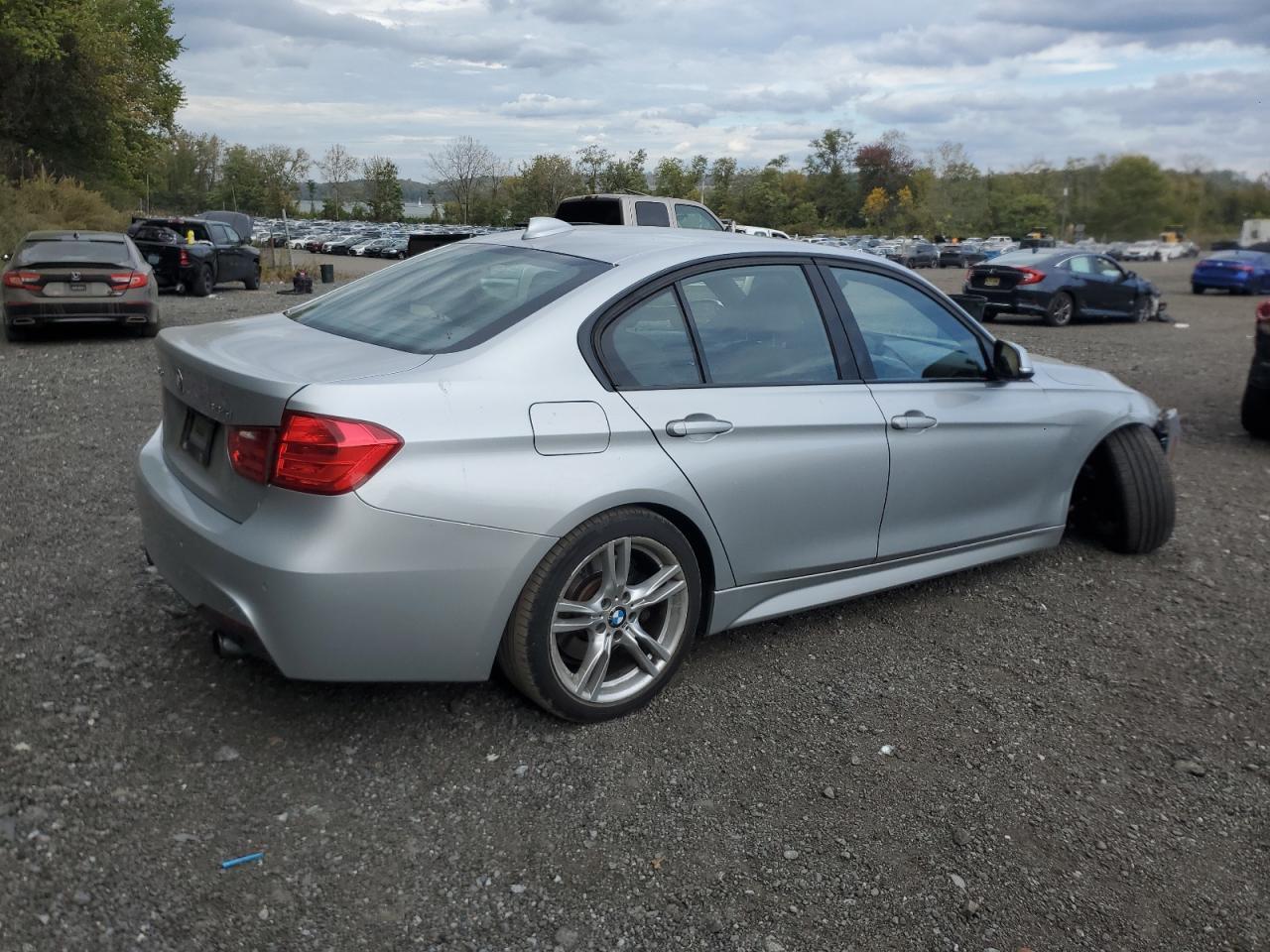2013 BMW 335 Xi - Фото 3