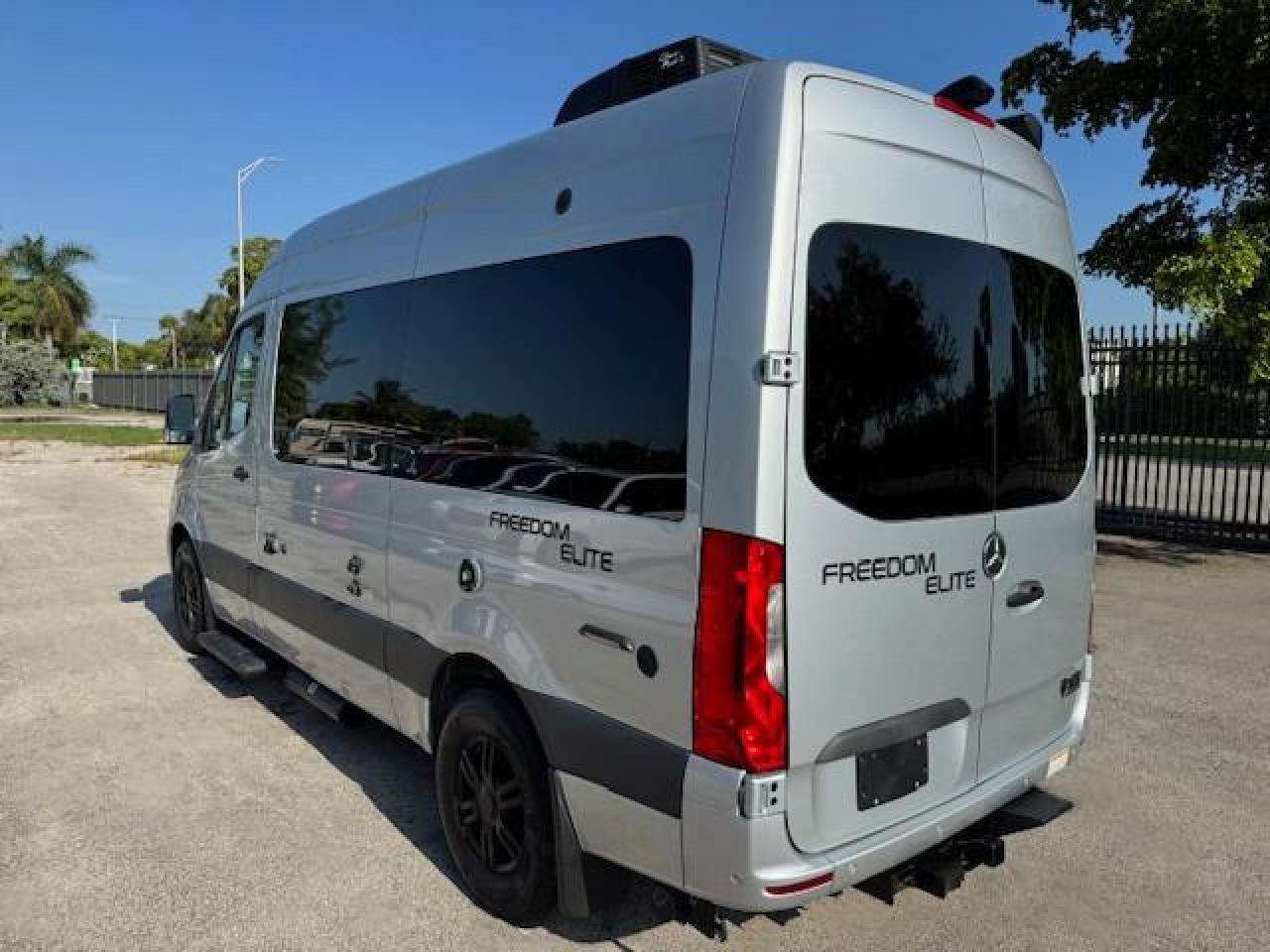 2022 Mercedes-Benz Sprinter 2500 - Фото 2