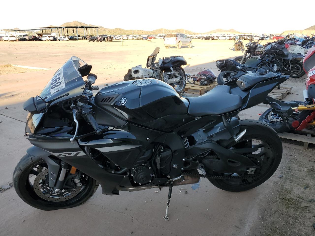 2024 Yamaha Yzfr1 - Фото 3