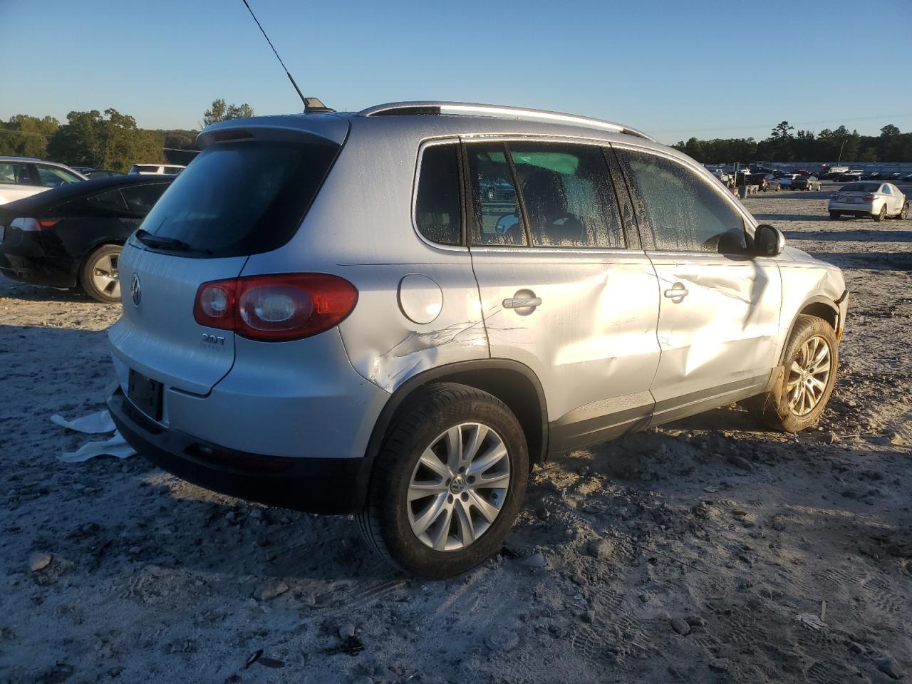 2009 Volkswagen Tiguan S - Image 3