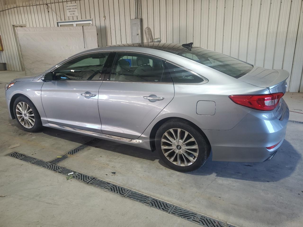 2015 Hyundai Sonata Limited - Image 2