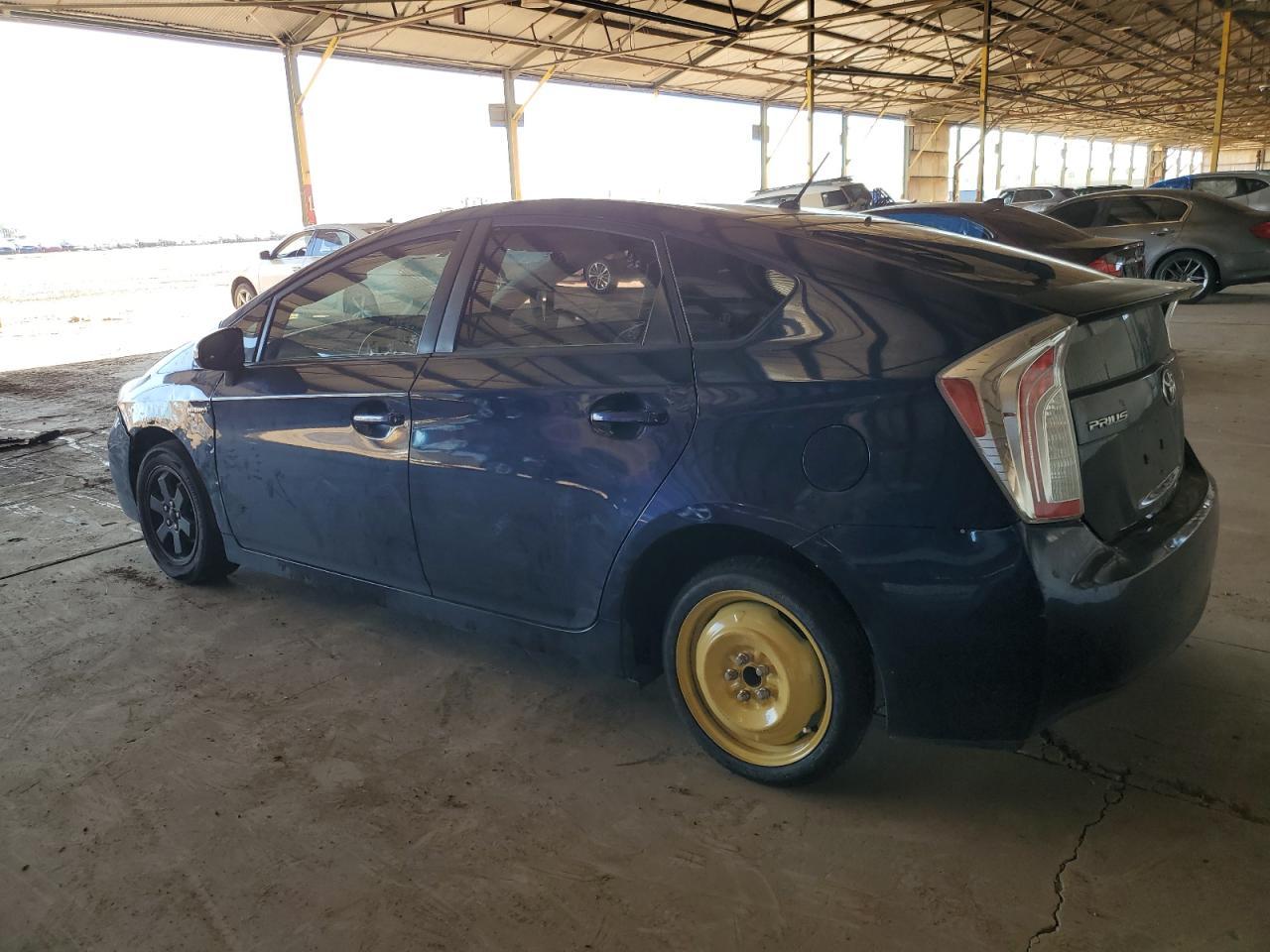 2013 Toyota Prius - Image 2