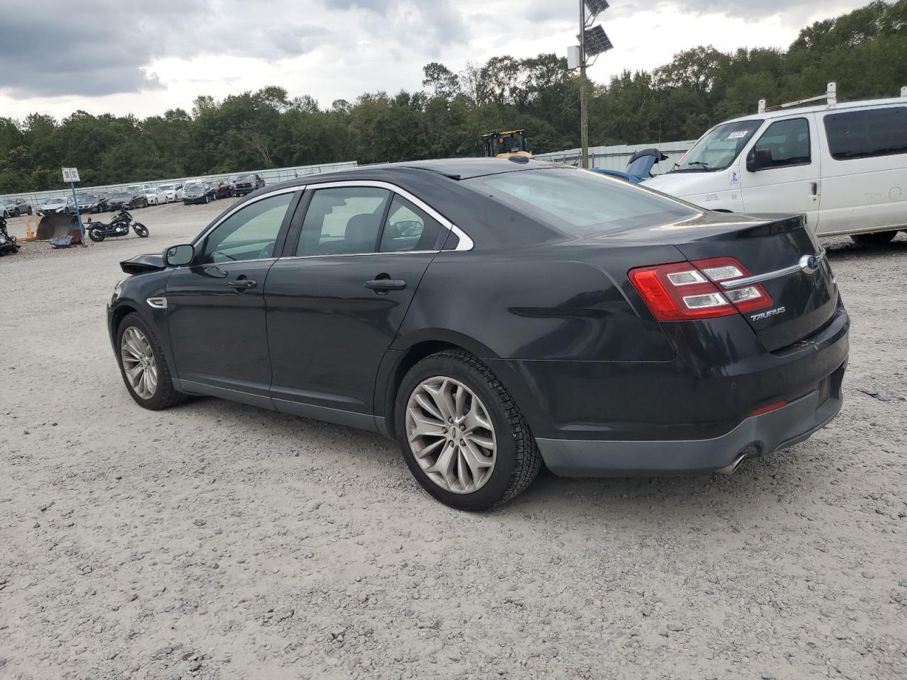 2015 Ford Taurus Limited - Image 2