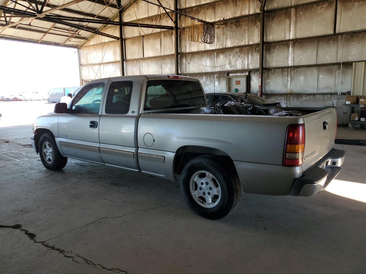 1999 Chevrolet Silverado C1500 - Image 2
