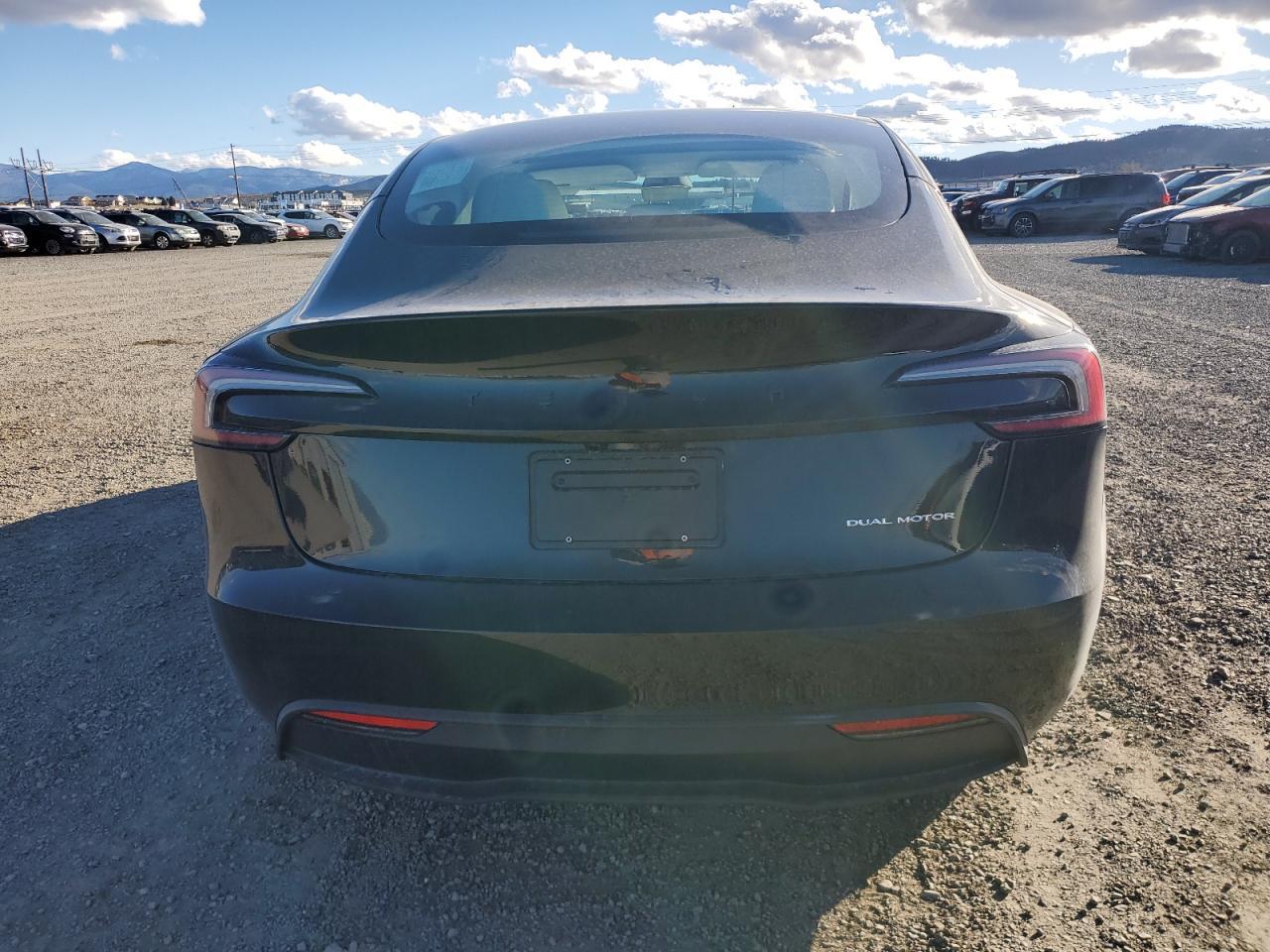 2025 Tesla Model 3 - Фото 6