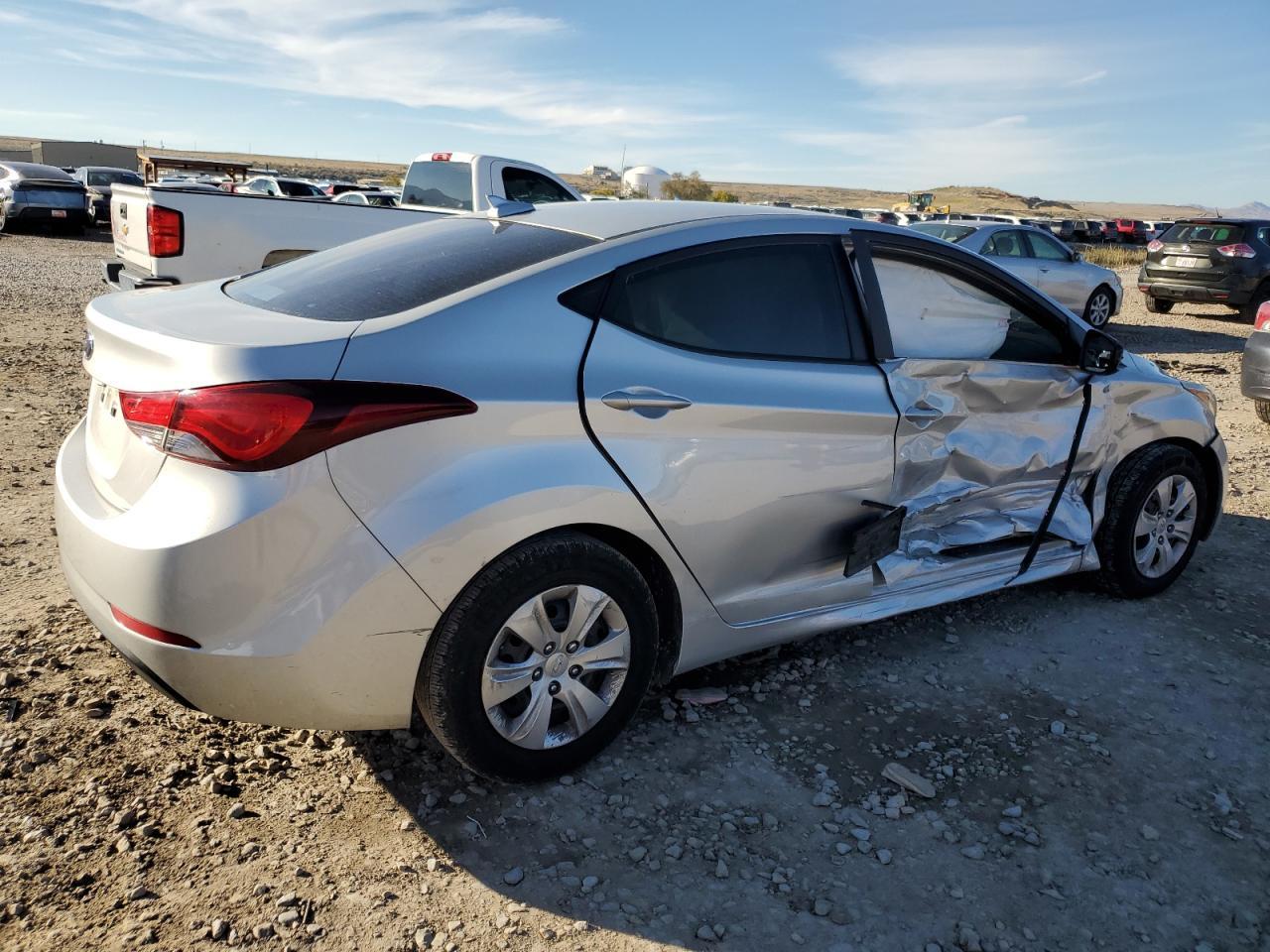 2016 Hyundai Elantra Se - Image 3