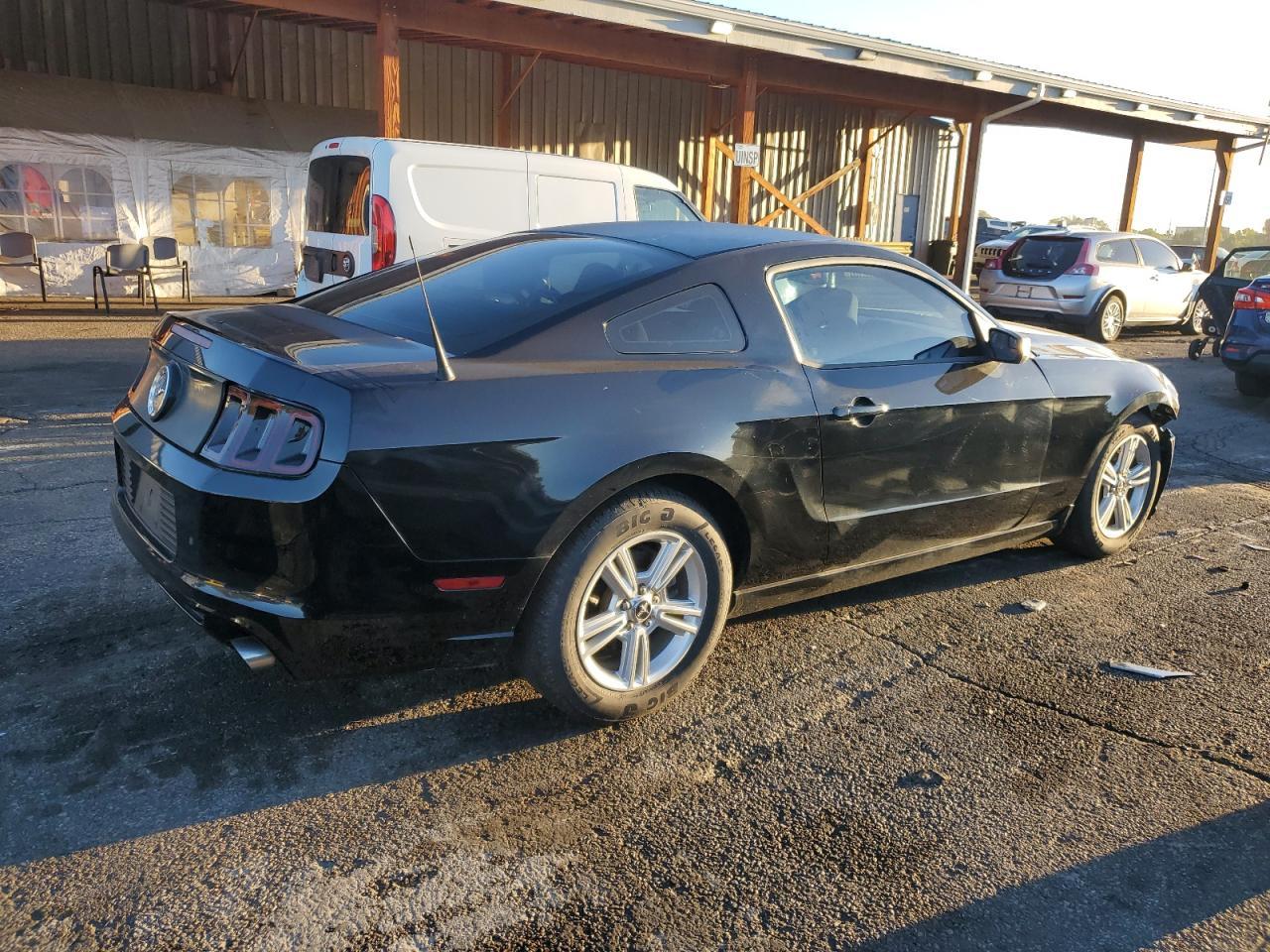 2013 Ford Mustang - Фото 3