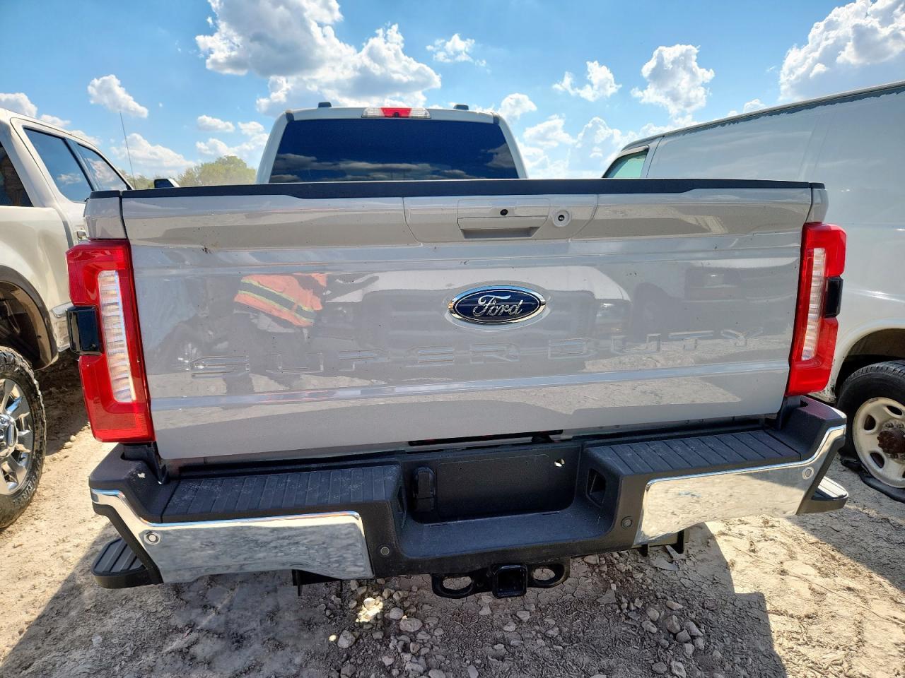 2025 Ford F350 Super Duty - Image 6