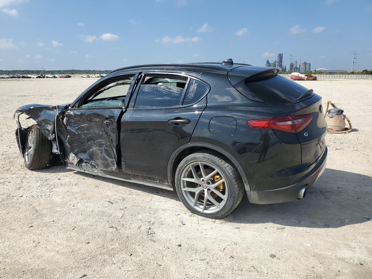 2018 Alfa Romeo Stelvio Ti Sport - Фото 2