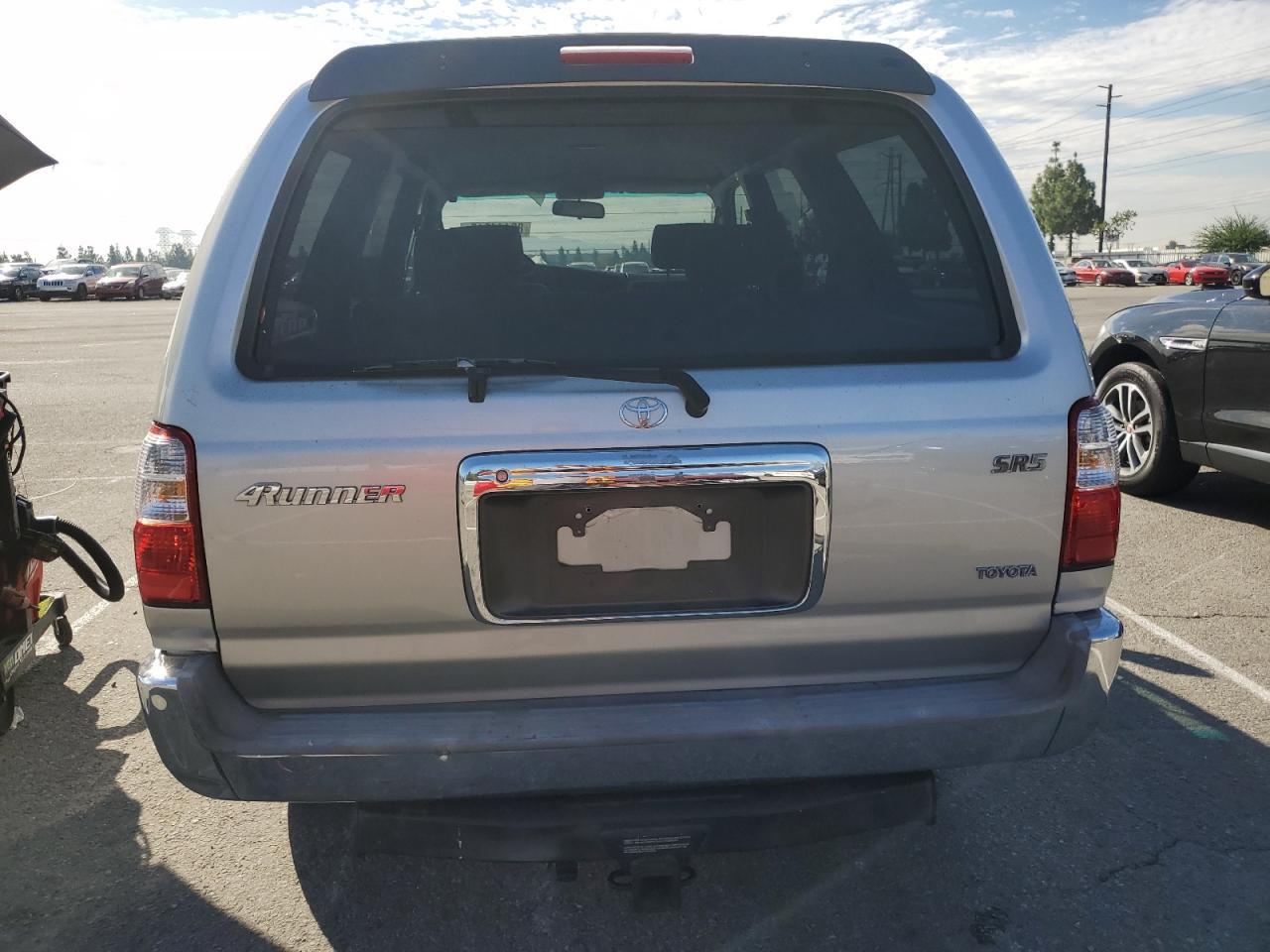 2002 Toyota 4Runner Sr5 - Image 6