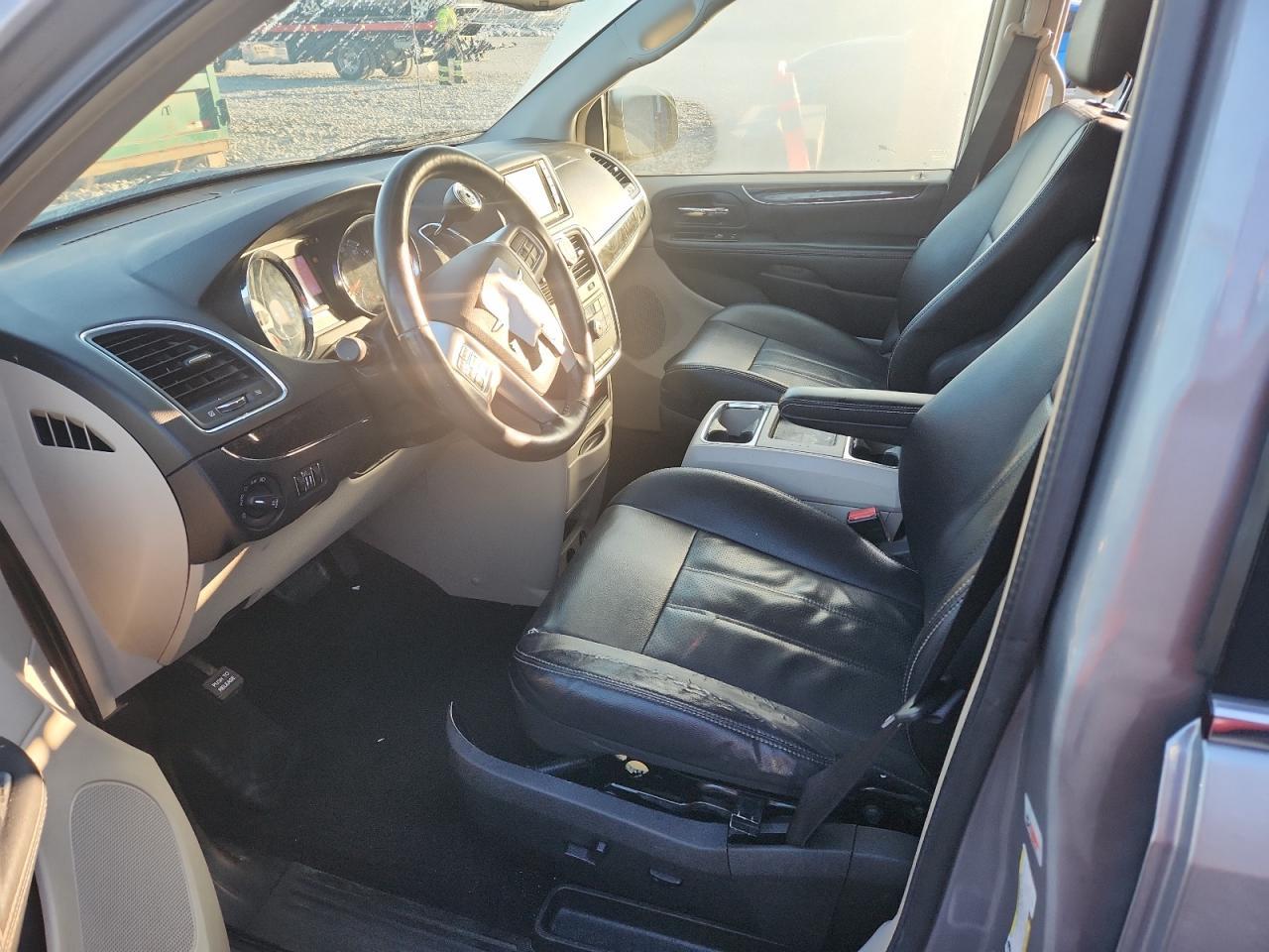 2015 Chrysler Town & Country Touring L - Фото 7