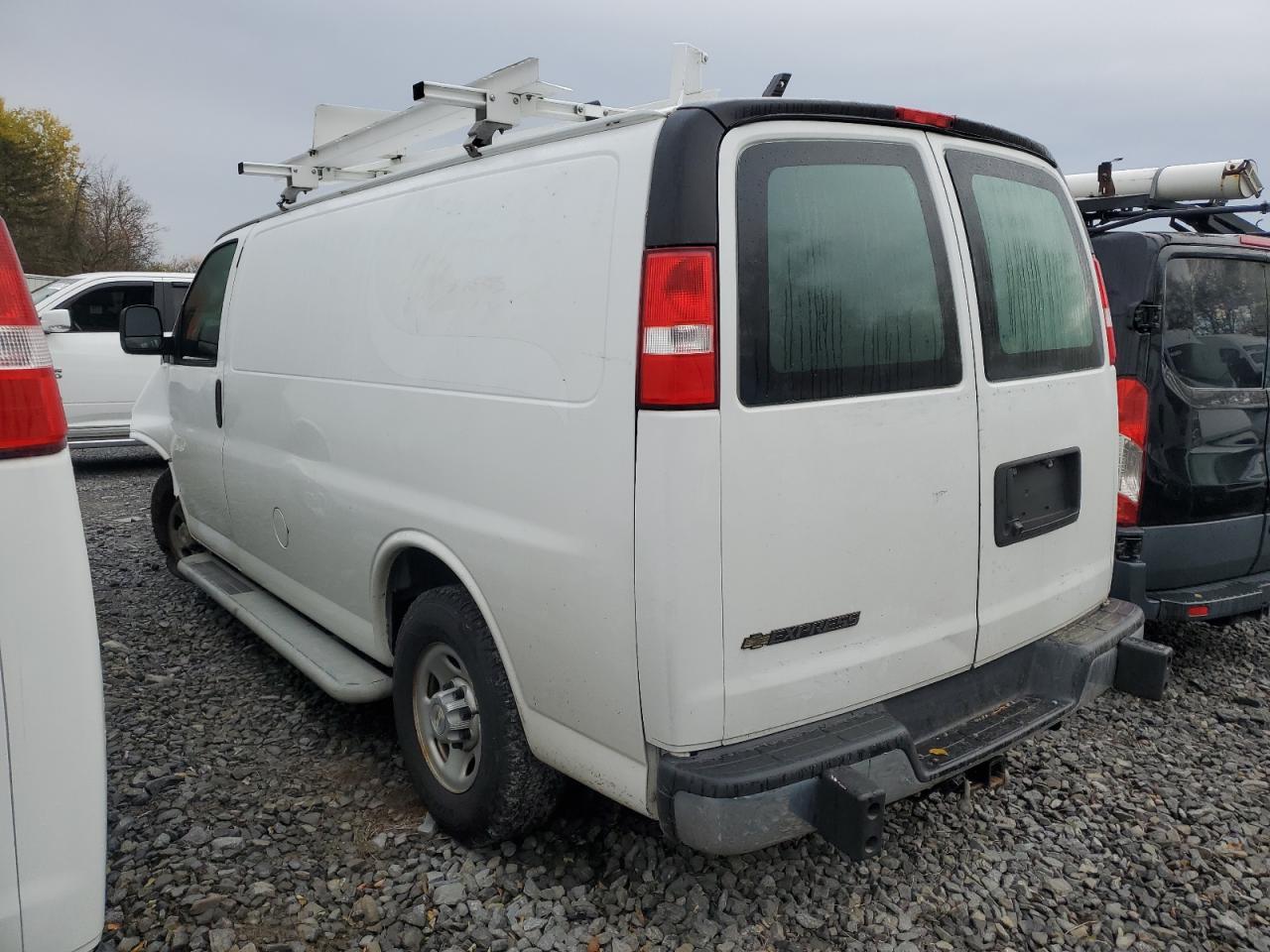 2021 Chevrolet Express G2500 - Фото 2