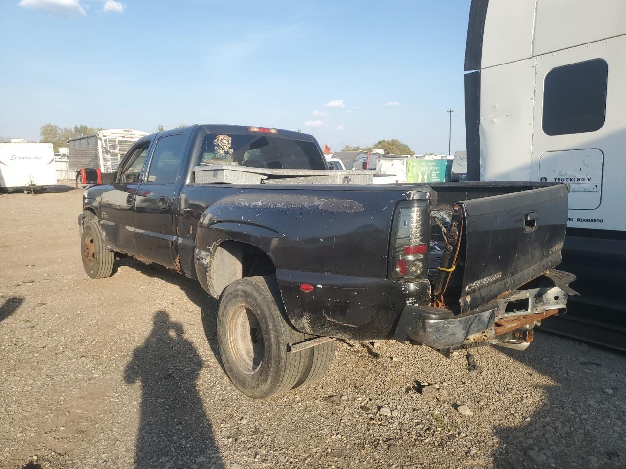 2005 Chevrolet Silverado 3500 Work - Image 2